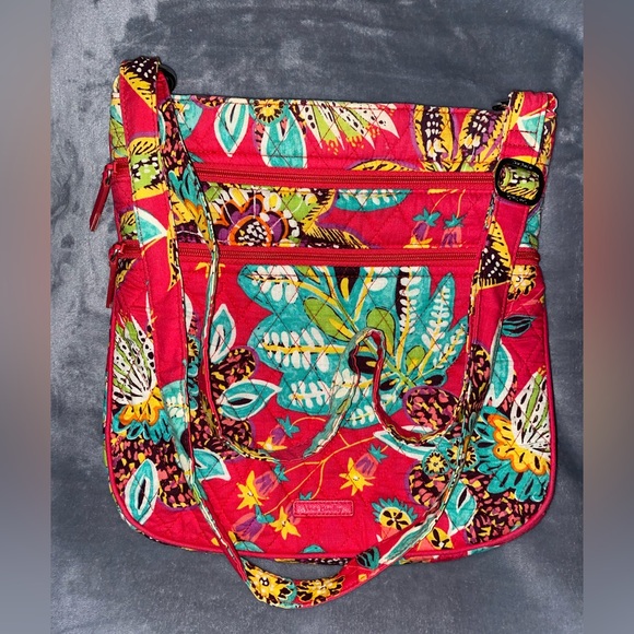 VERA BRADLEY PURSE. - Picture 12 of 16